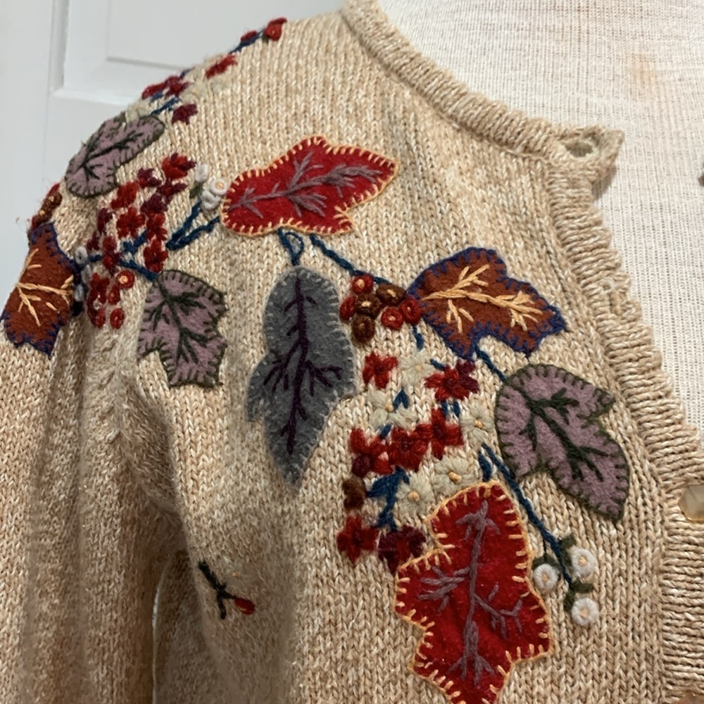 Carolina Colours sz M cardigan sweater w/ felt and embroidered leaves/flowers - Picture 4 of 13